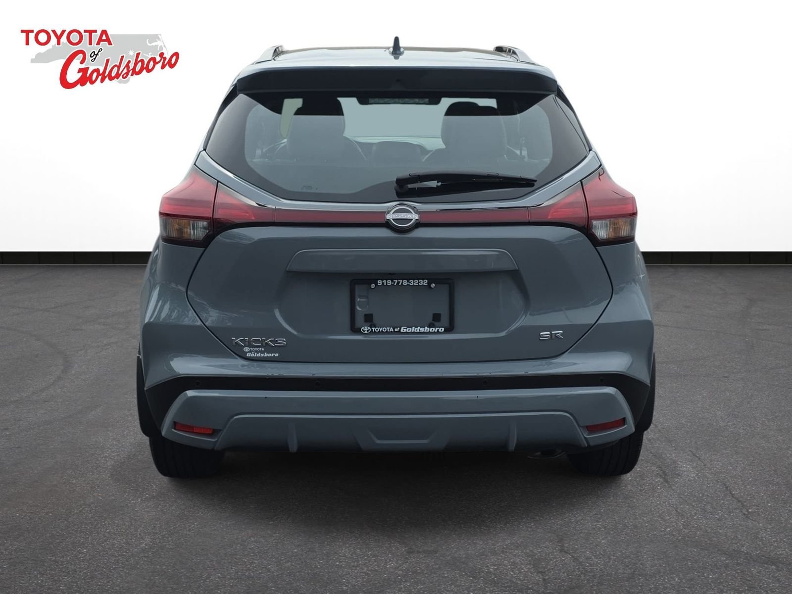 Used 2024 Gray Nissan SR image 6