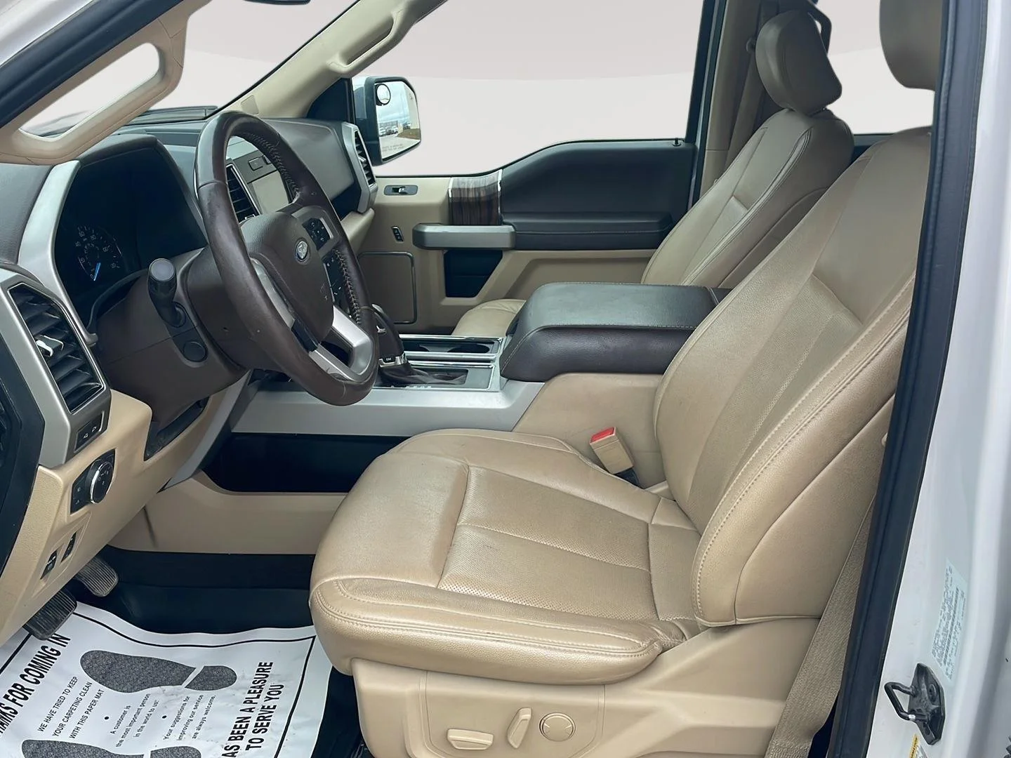 Used 2019 White Platinum Metallic Tri-Coat/Stone Gray Ford LARIAT image 9