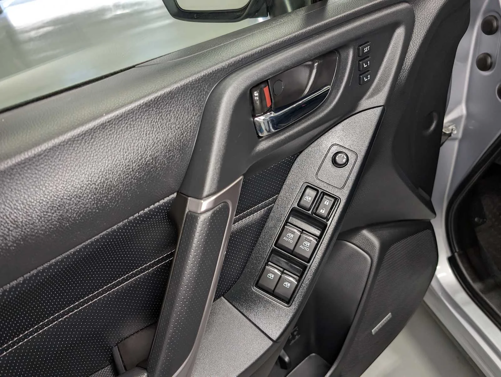 Used 2017 Ice Silver Metallic Subaru Touring image 39