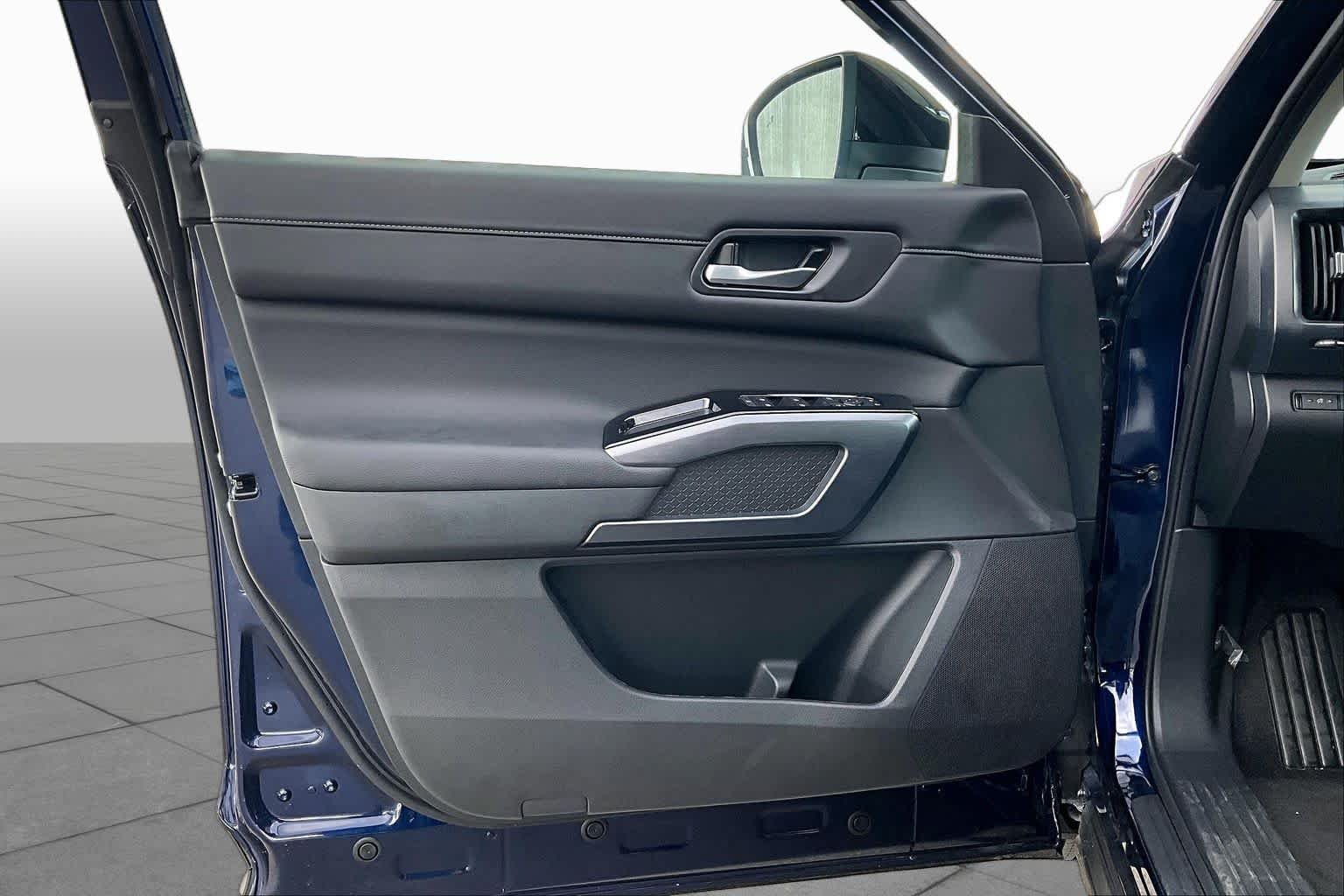 New 2026 Deep Ocean Blue Pearl Nissan SL image 13