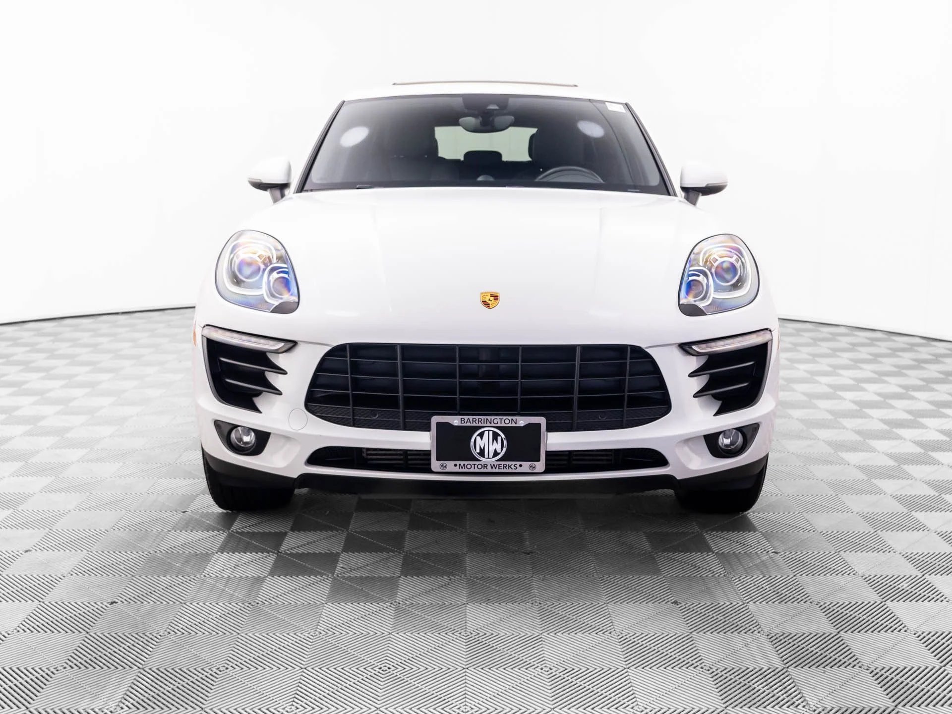 Used 2017  Porsche  image 9