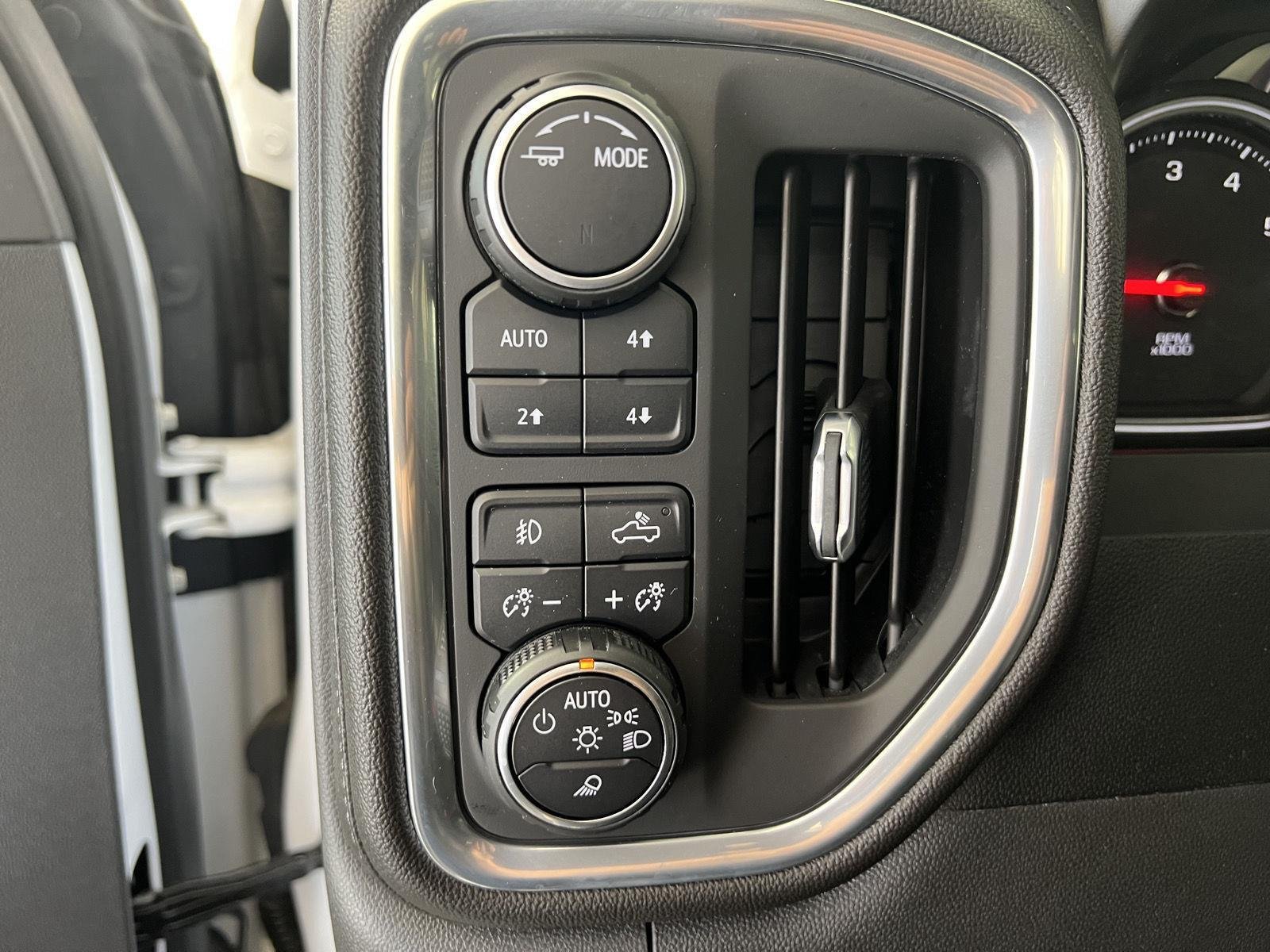 Used 2021 Pearl Chevrolet High Country image 8