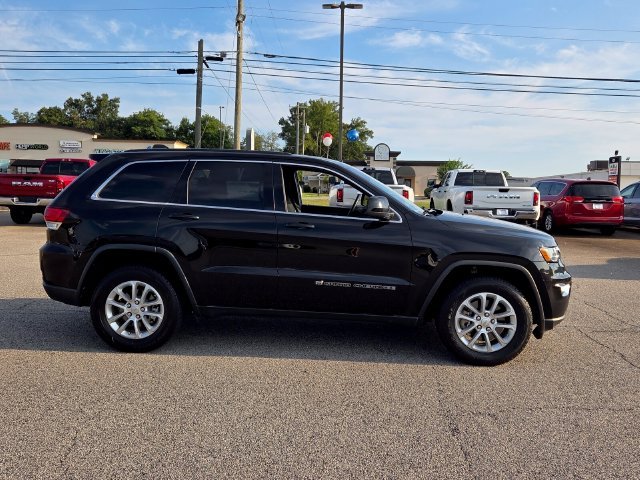 Used 2022 Black Jeep Laredo E image 16