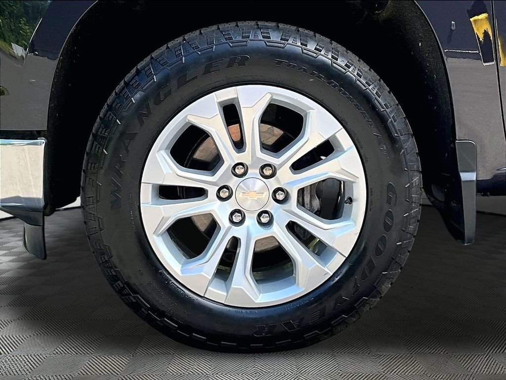 Used 2022 Gray Chevrolet LTZ image 30