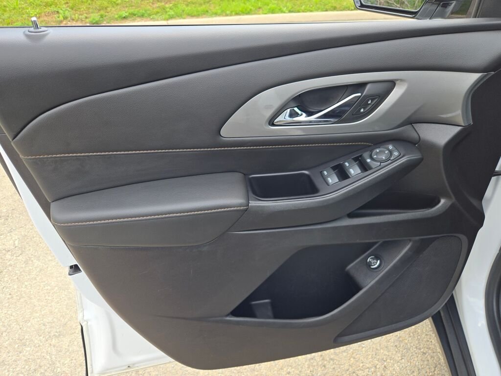Used 2019 White Chevrolet LT image 17