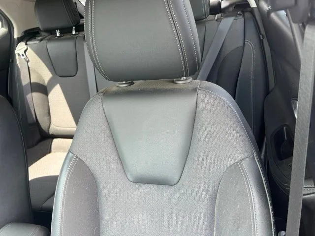 Used 2023  Buick Select image 19