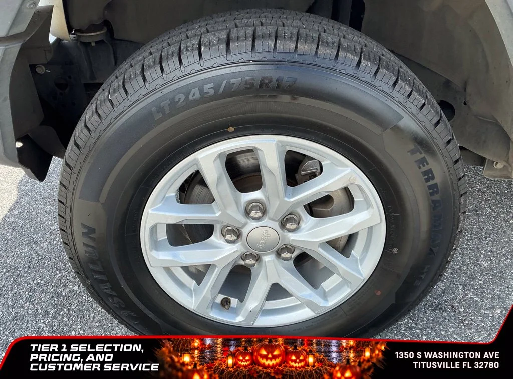 Used 2023 White Jeep Sport S image 19
