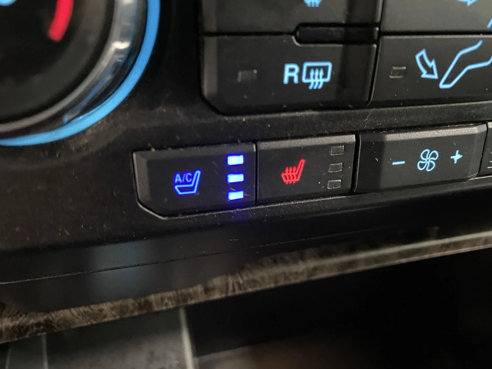 Used 2019 Magnetic Ford LARIAT image 23