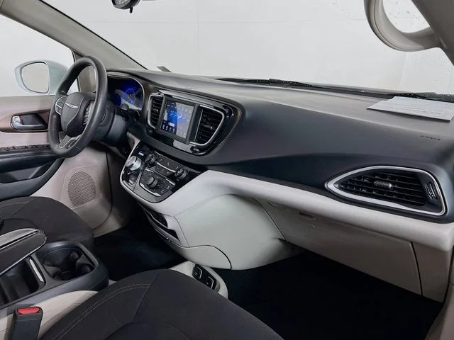 Used 2018 White Chrysler Touring Plus image 38