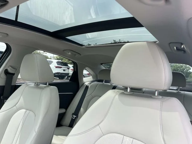 Used 2023 White Hyundai Limited image 34