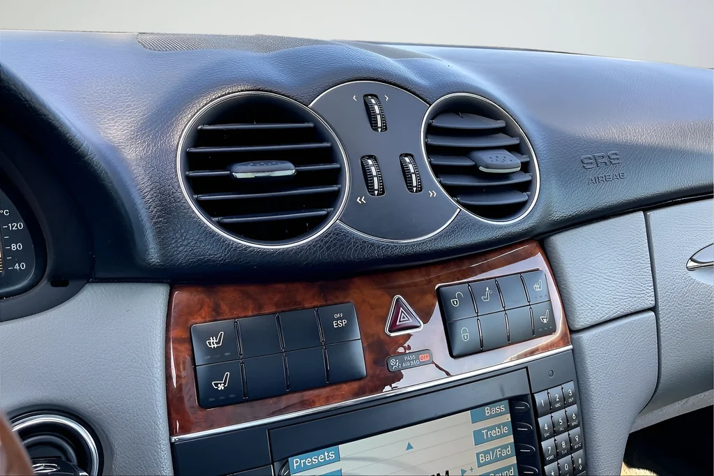 Used 2009 Blue Mercedes-Benz CLK 550 image 18