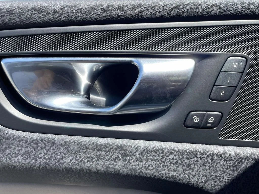 2026 Volvo XC60 Plus - Photo 34