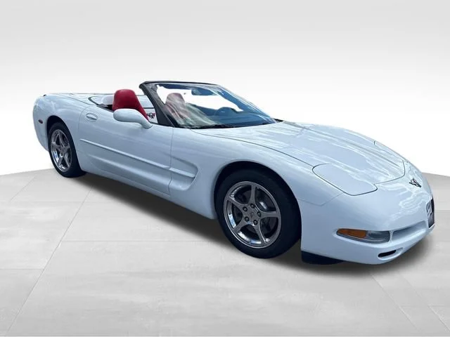 Used 2004 Arctic White Chevrolet  image 8