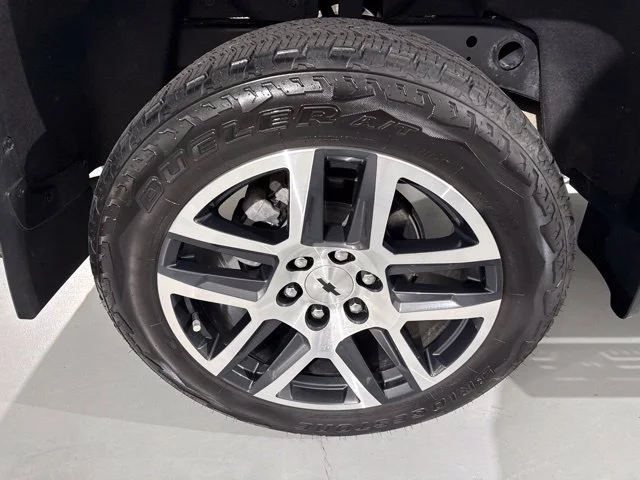 Used 2024 Blue Chevrolet Z71 image 10