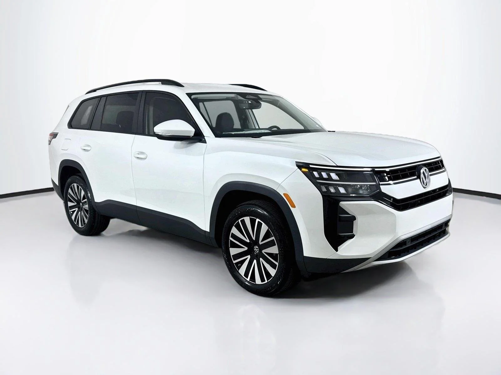 New 2027 Opal White Pearl Volkswagen SE w/Technology image 6