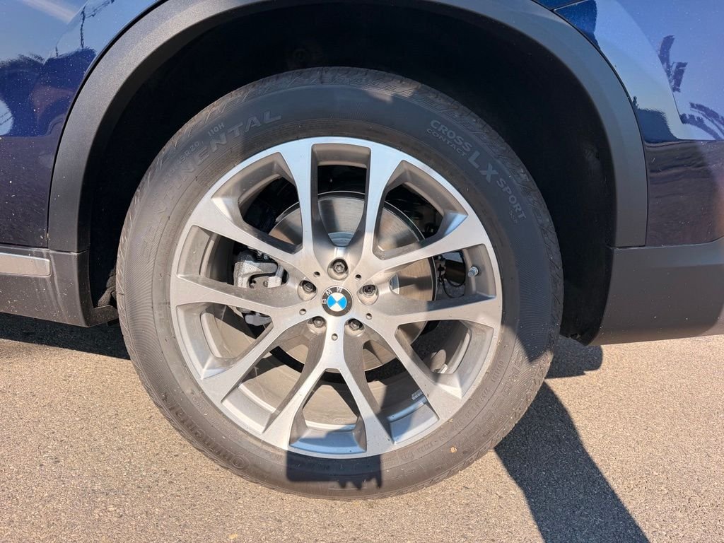 New 2026 Tanzanite Blue II Metallic BMW xDrive40i image 5