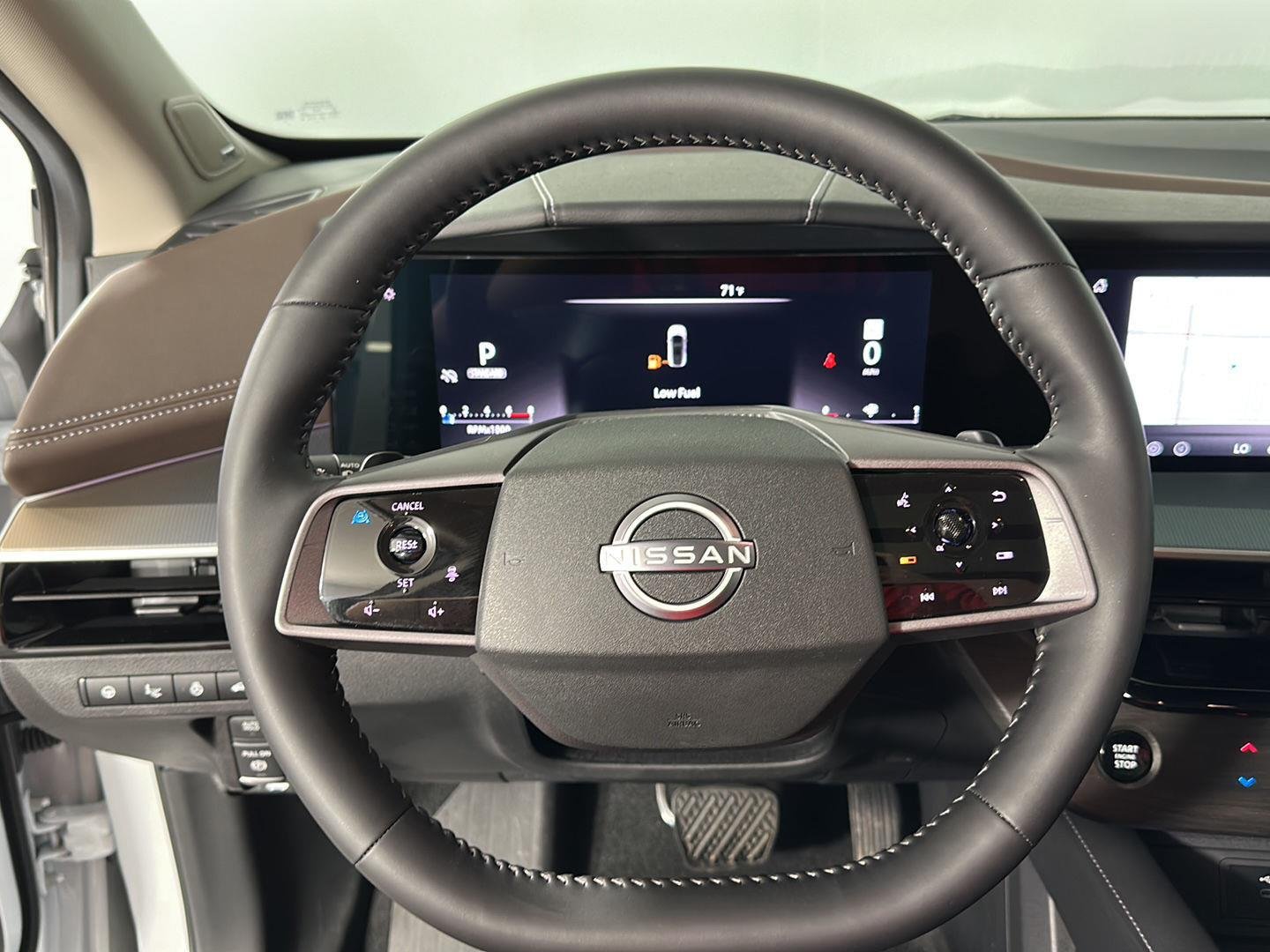 Used 2025 Everest White Pearl Tricoat/Super Black Nissan Platinum image 13
