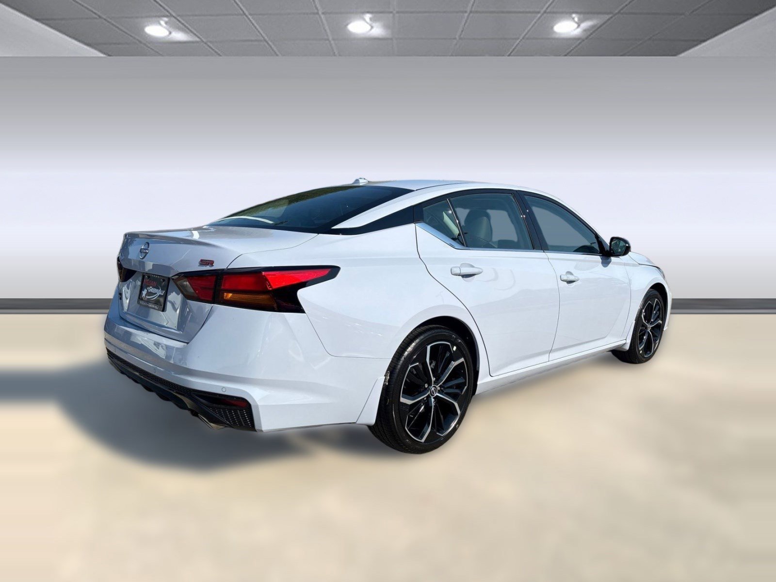 2025 Nissan Altima SR - Photo 9