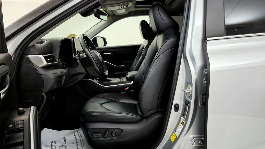 Used 2023 Silver Toyota XLE image 26