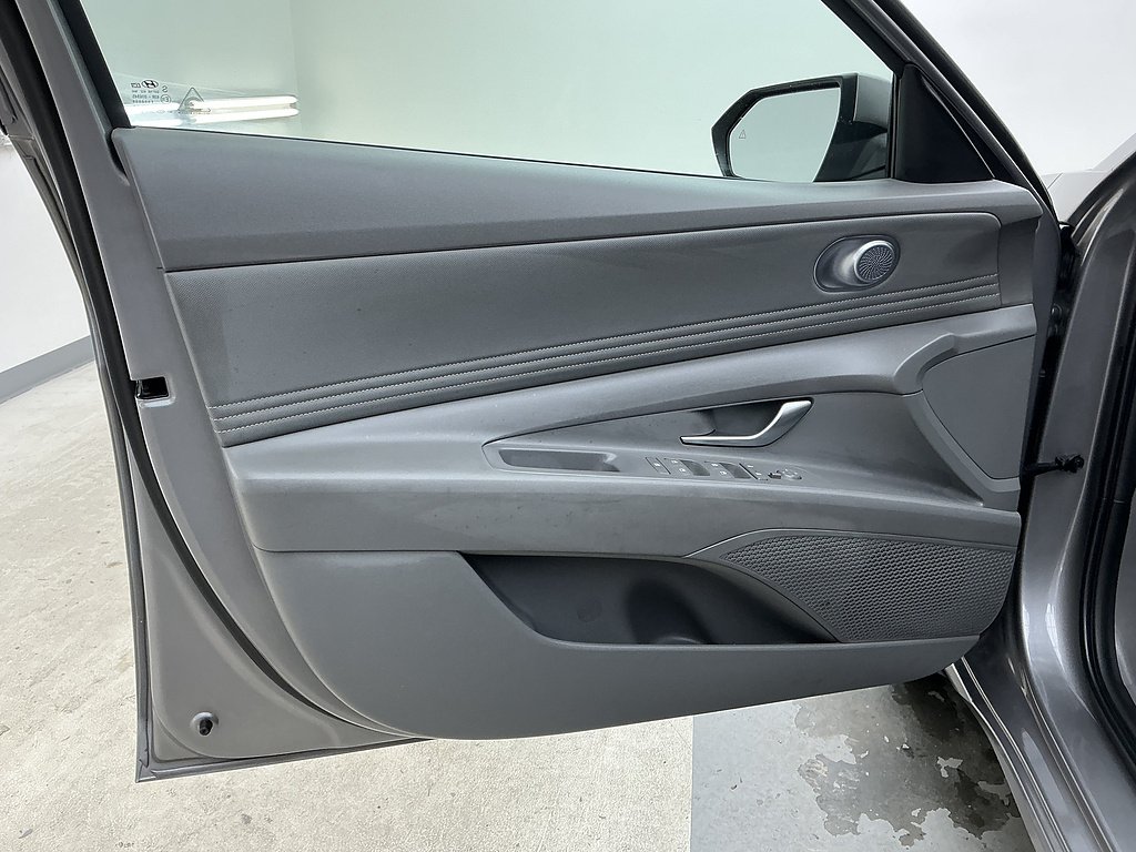 Used 2023 Fluid Metal Hyundai SEL image 16