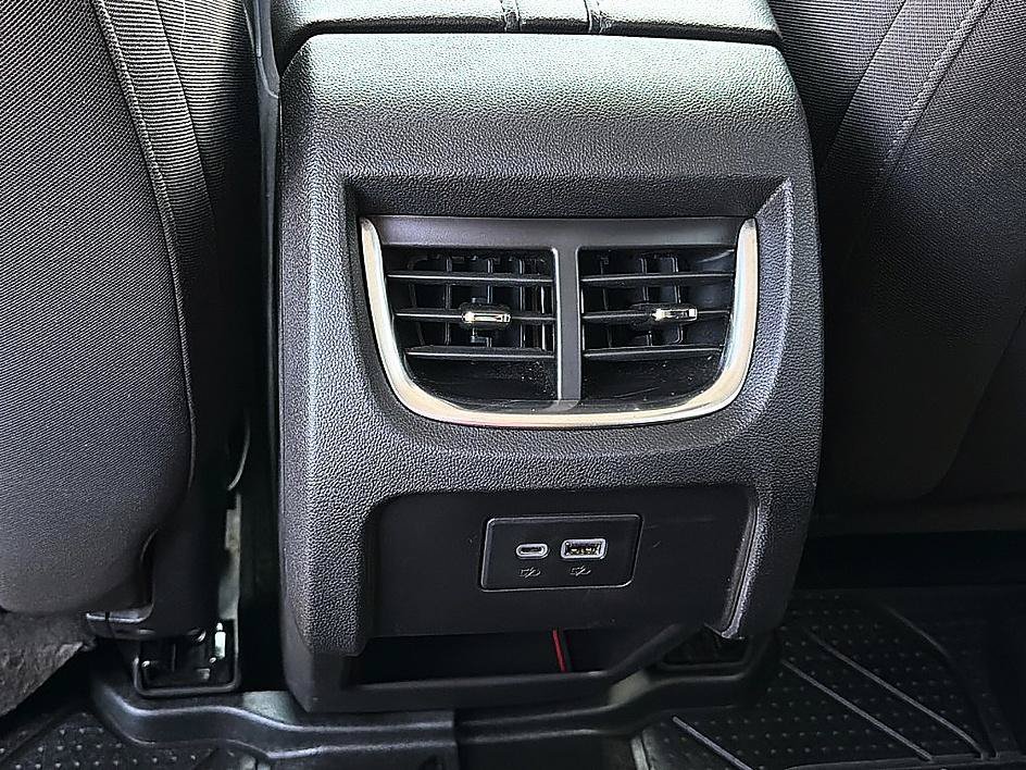 Used 2021 Silver Ice Metallic Chevrolet LT image 8