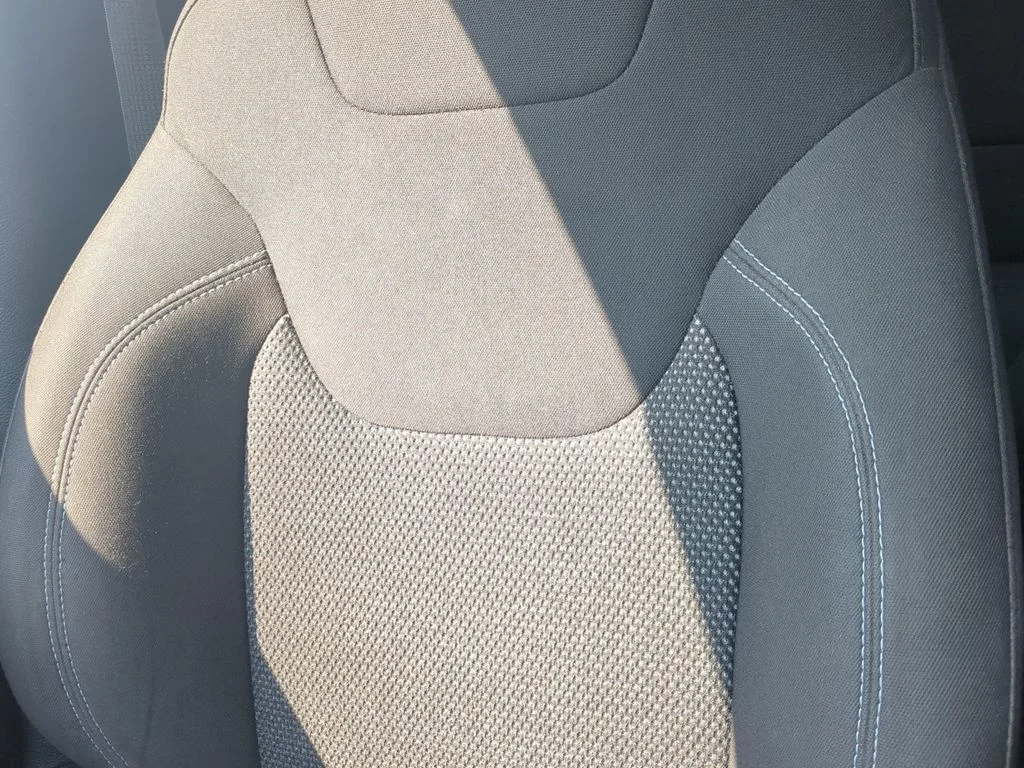 Used 2019 White Jeep Latitude image 24