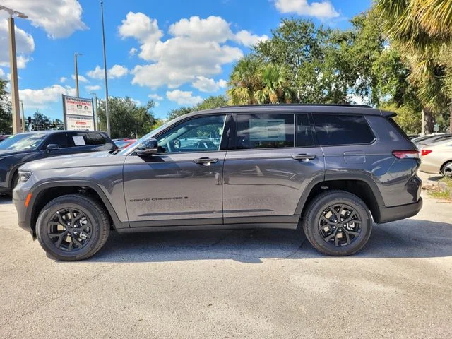 New 2025 Baltic Gray Metallic Clear-Coat Exterior Paint Jeep Altitude image 7