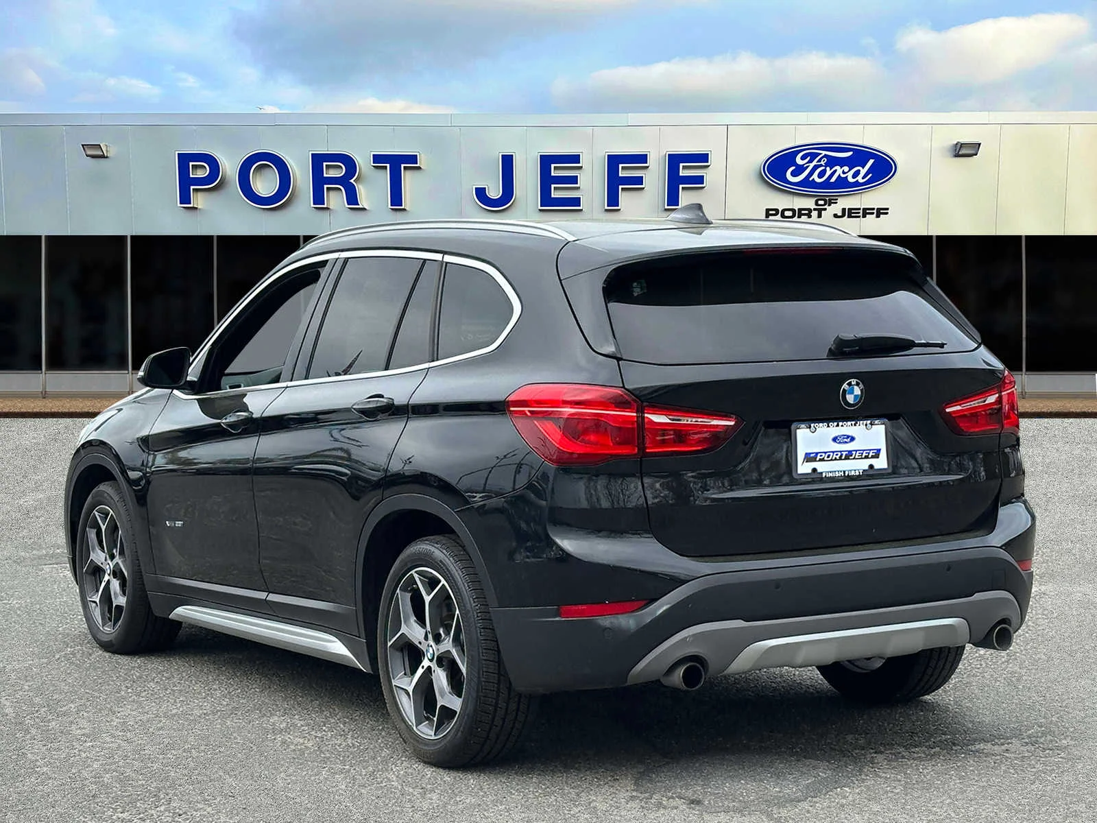 Used 2016 Black Sapphire Metallic BMW xDrive28i image 8