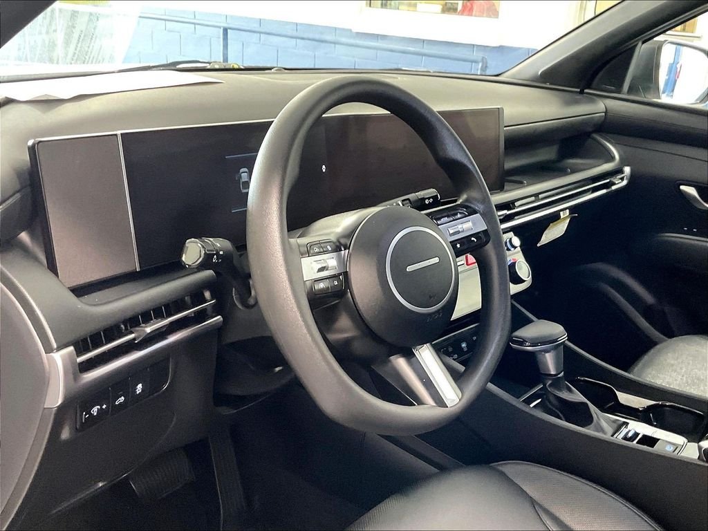 Used 2025 White Hyundai SEL image 8