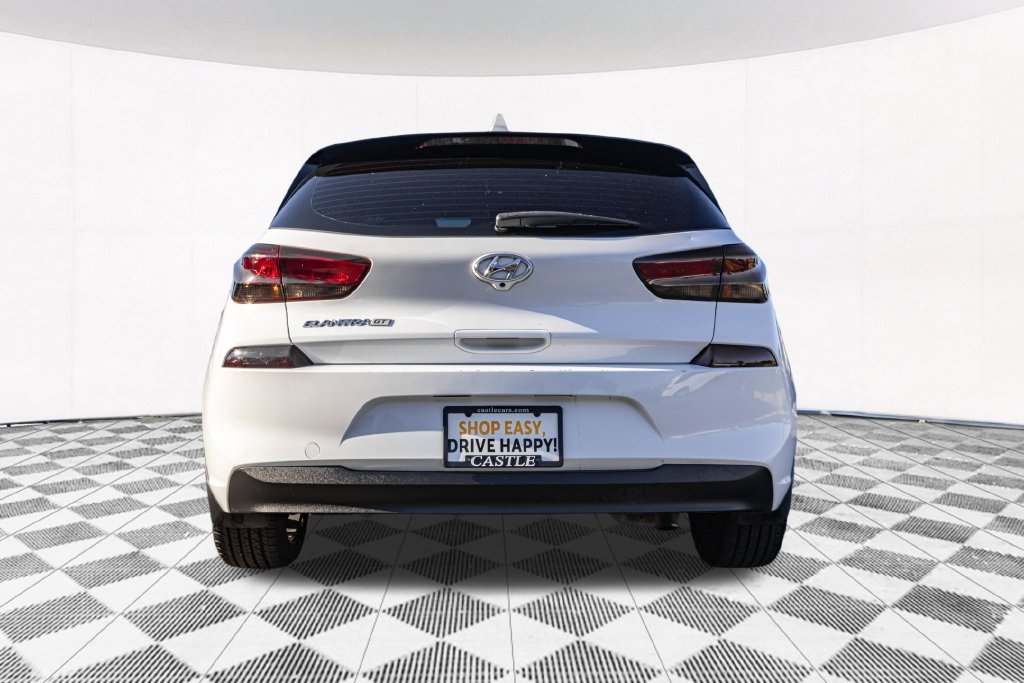 Used 2018 White Hyundai Base image 8