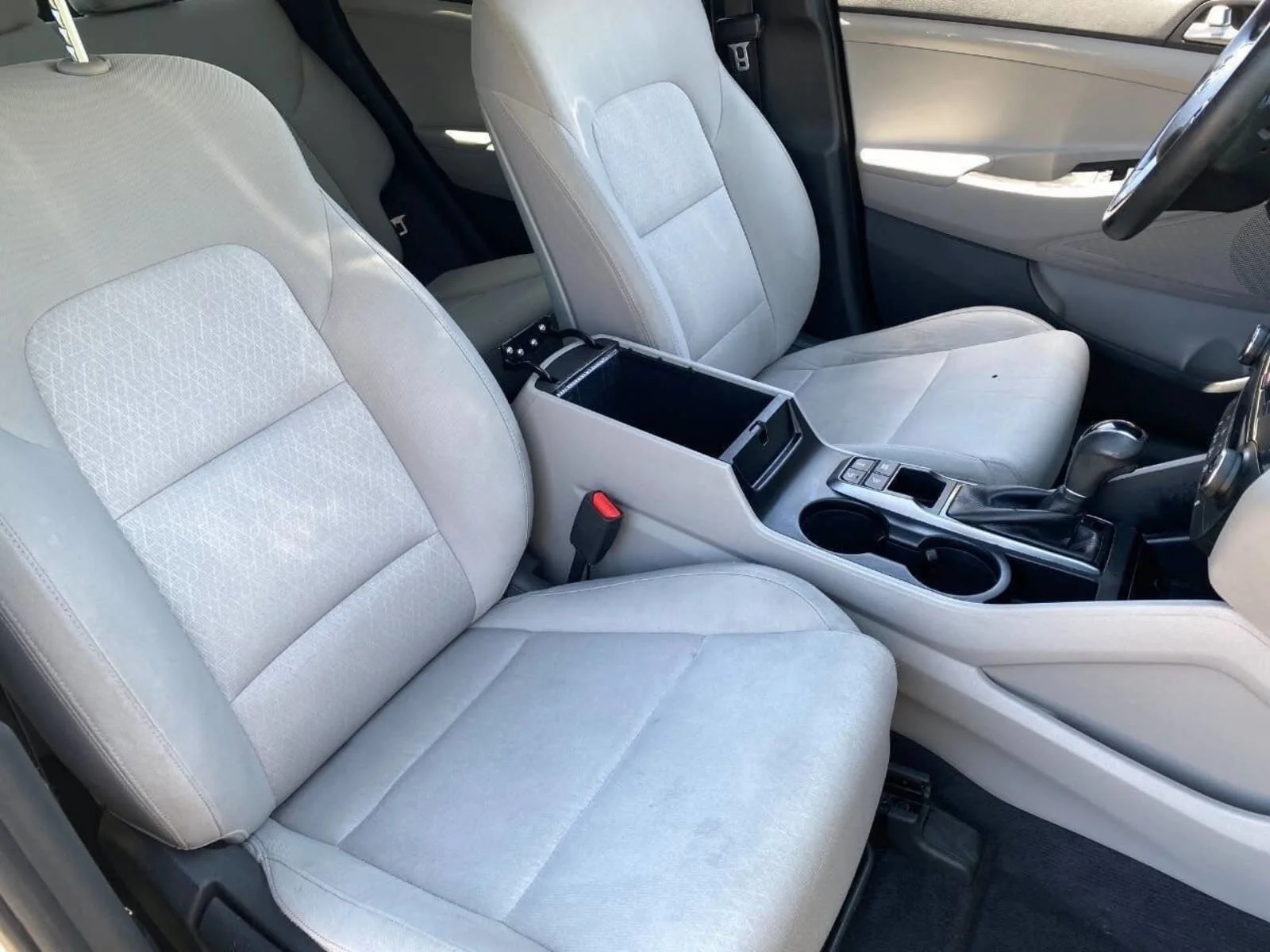 Used 2018 Molten Silver Hyundai Value image 16
