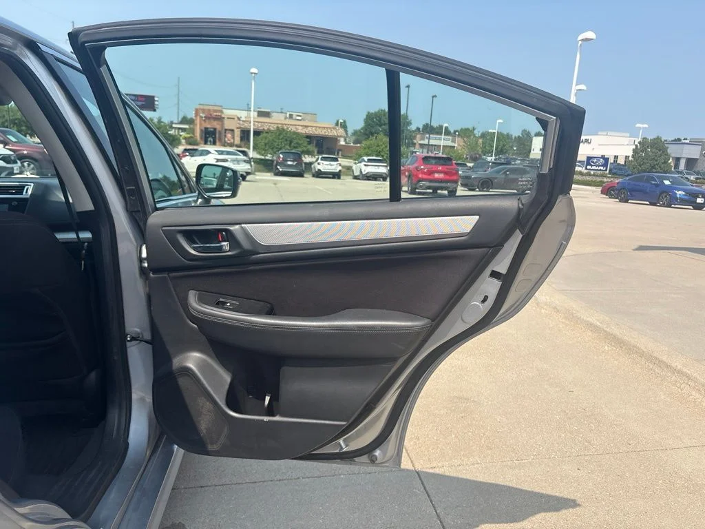 Used 2015 Silver Subaru 2.5i Premium image 28