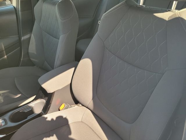 Used 2022 White Toyota LE image 13