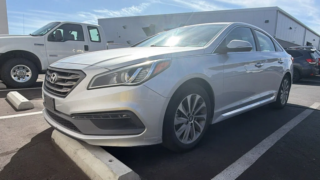Used 2016 Silver Hyundai Sport image 4