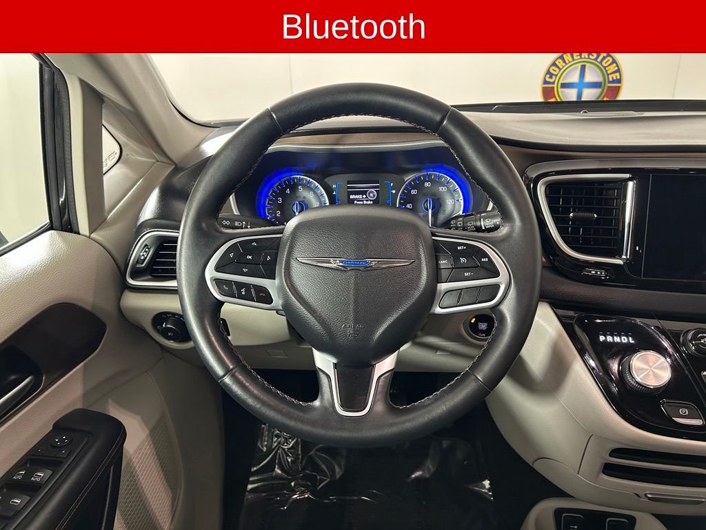 Used 2017 Black Chrysler Touring L image 7