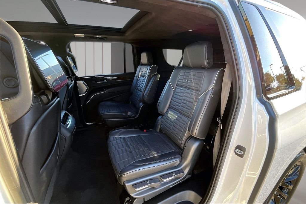 Used 2023 White Cadillac Sport Platinum image 28