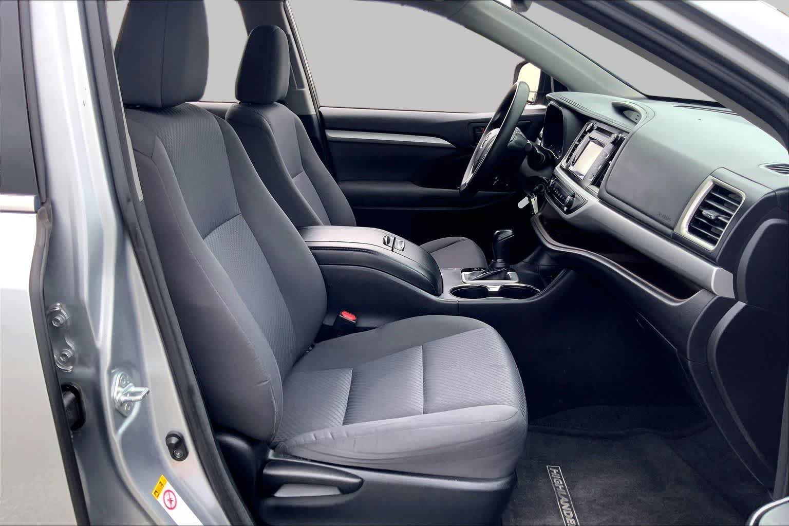 Used 2016 Silver Sky Metallic Toyota LE image 9