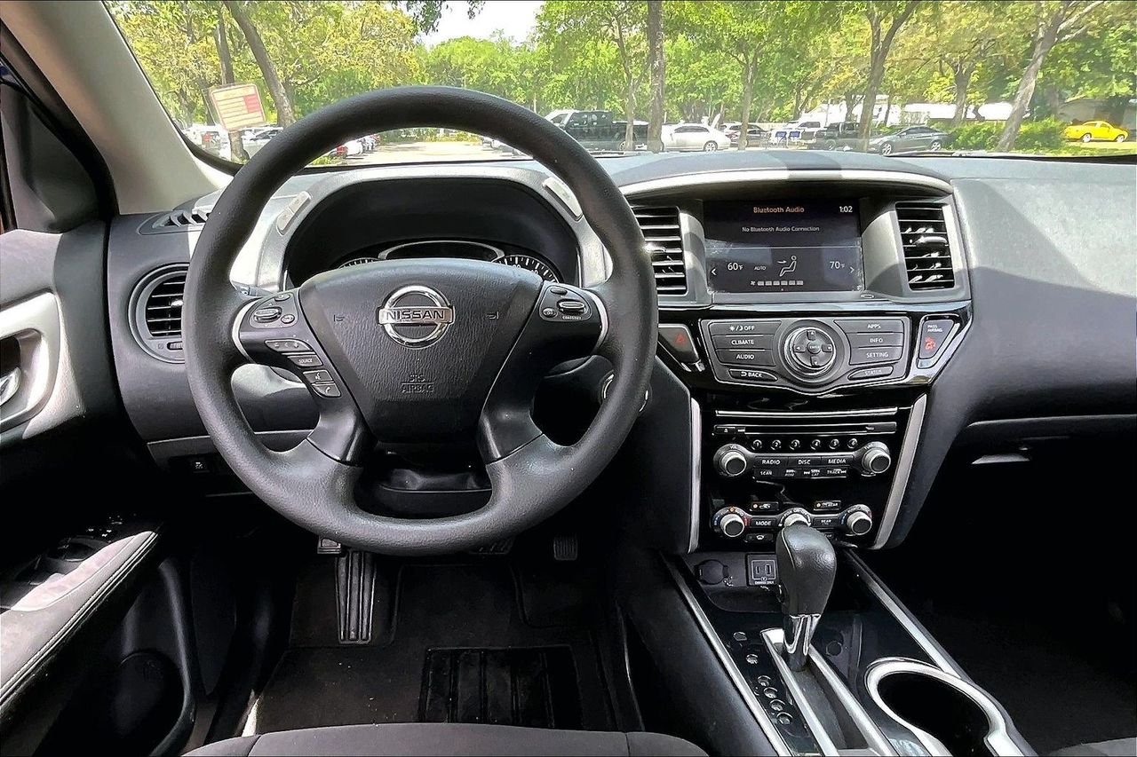 Used 2020 Blue Nissan S image 8