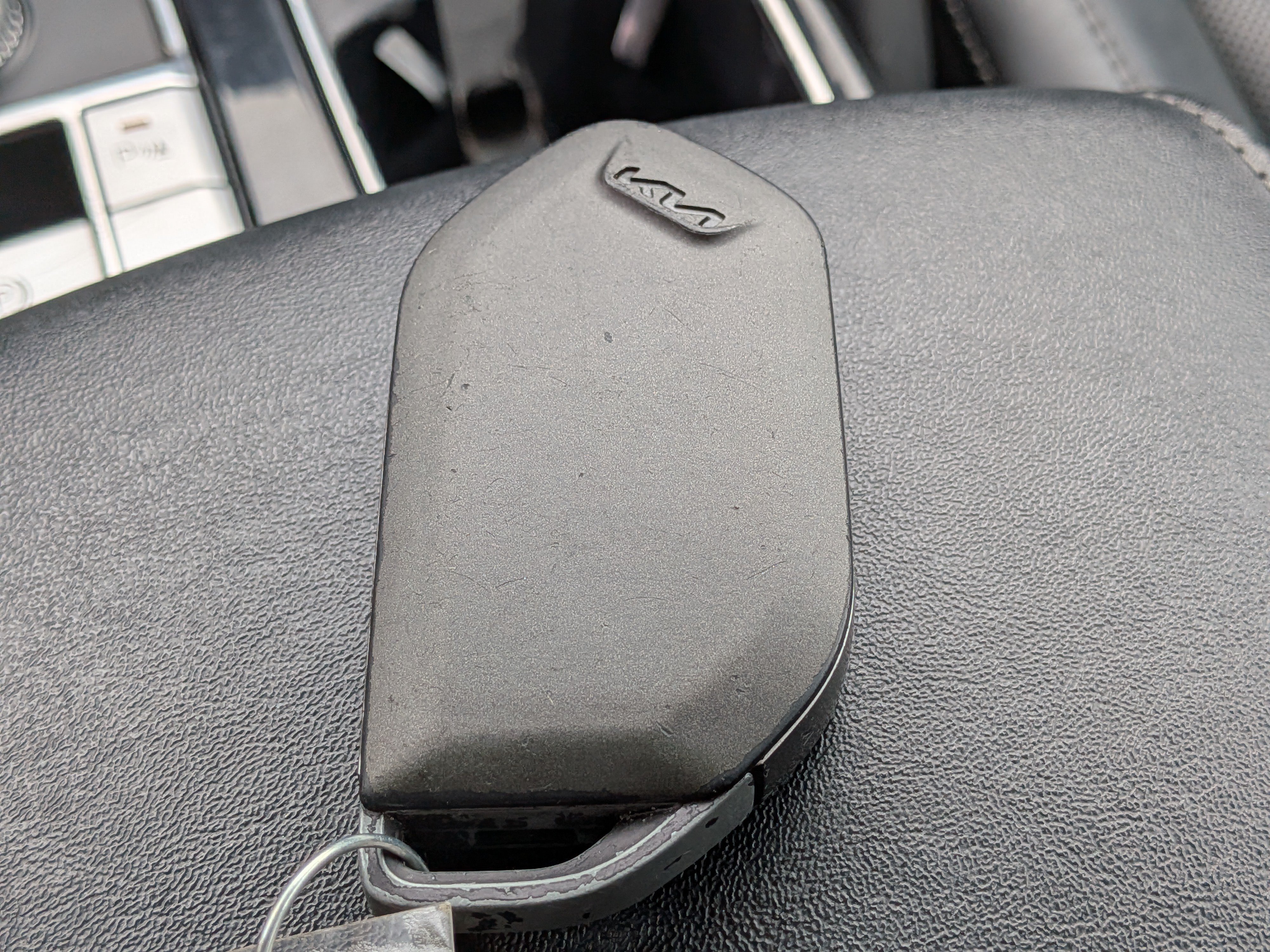 Used 2023 Glacial White Pearl Kia S image 34