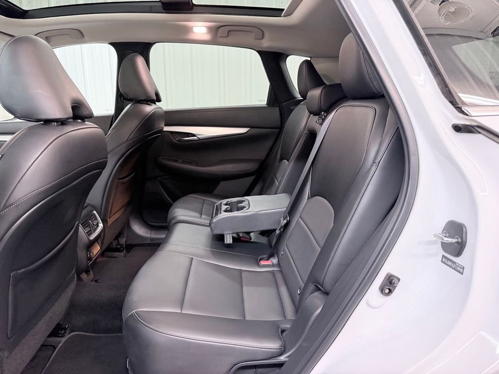 Used 2020 White INFINITI LUXE image 27