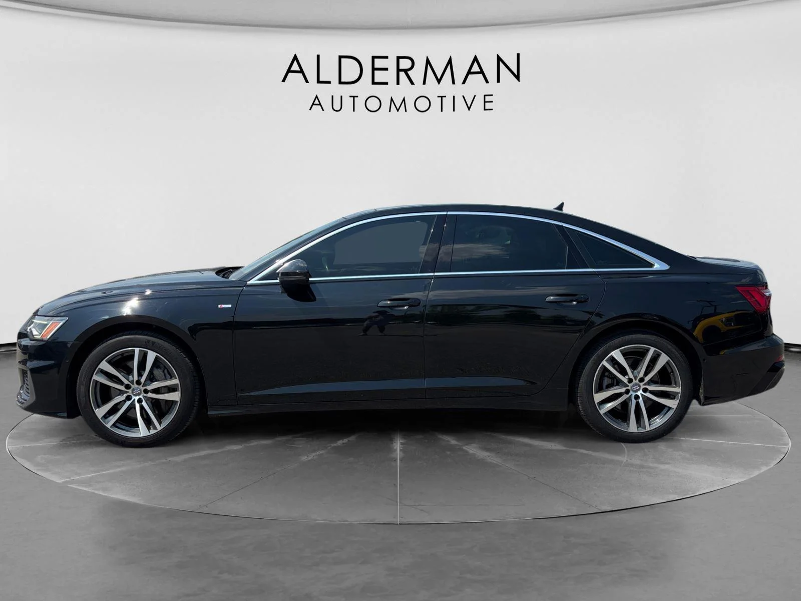 Used 2019 Brilliant Black Audi Premium Plus image 2