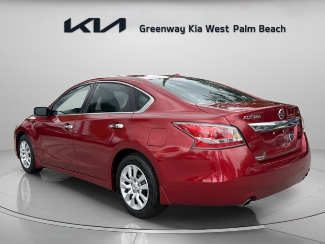 Used 2015 Red Nissan 2.5 S image 5