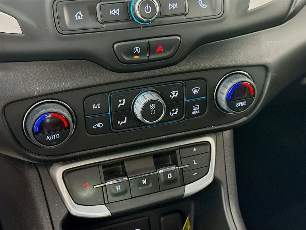 Used 2022 Cayenne Red Tintcoat GMC SLE image 4
