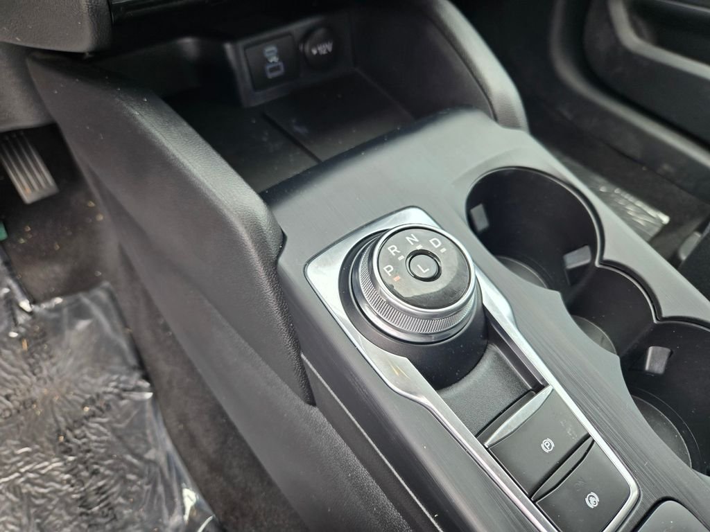 Used 2022 White Ford SE image 13