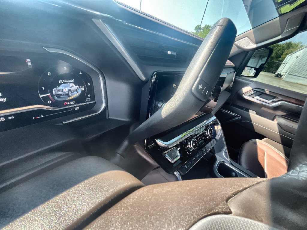 Used 2024 White GMC Denali image 19
