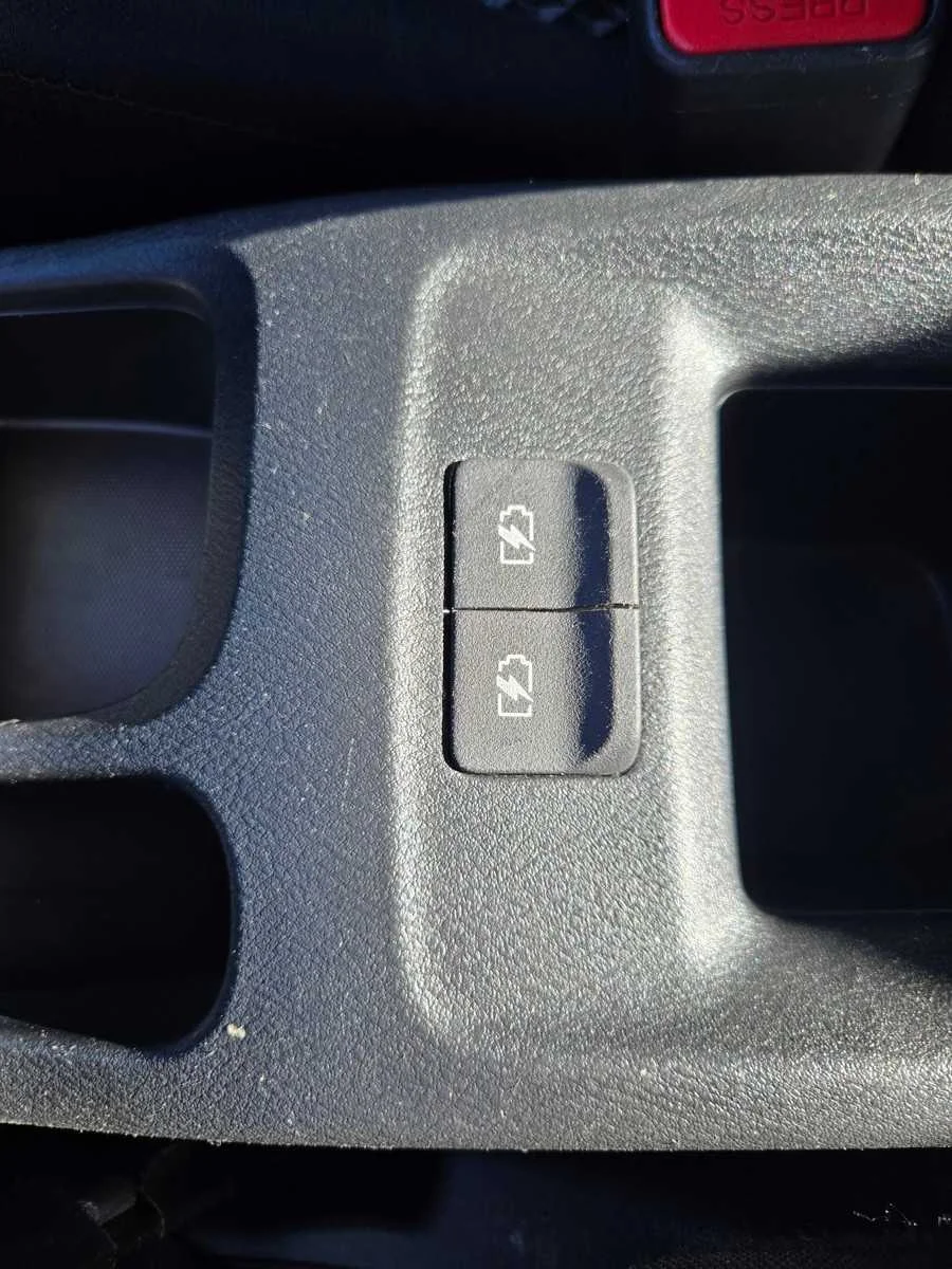 Used 2024  Nissan S image 19
