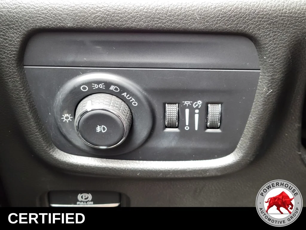 Used 2023 Silver Jeep Limited image 29