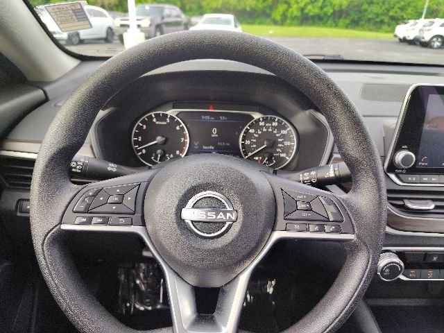 Used 2025 White Nissan 2.5 SV image 15