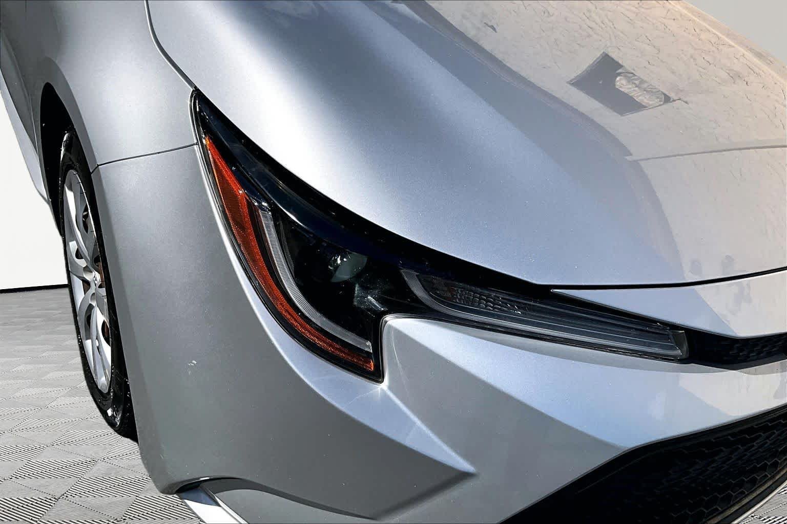 Used 2020 Classic Silver Metallic Toyota LE image 28