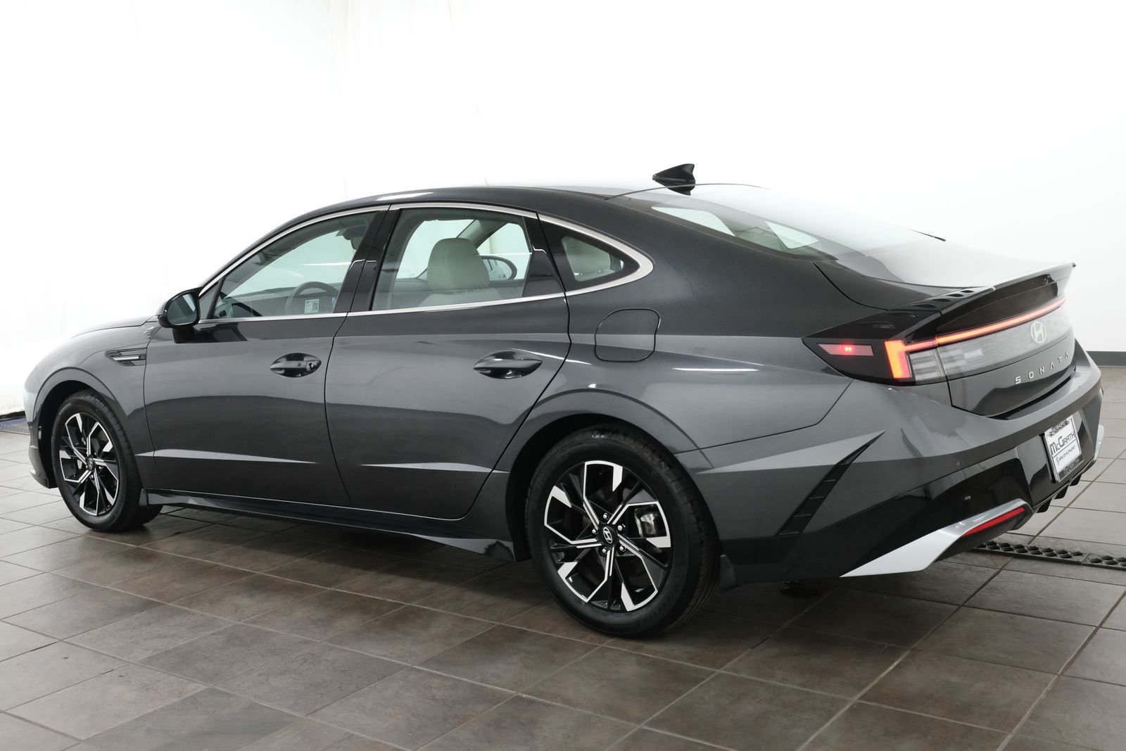 Used 2025 Portofino Gray Hyundai SEL image 3
